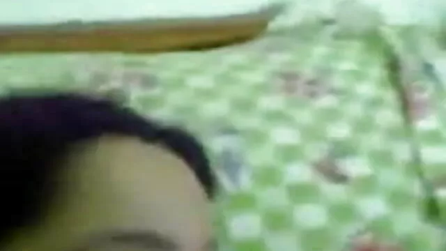 तेजस्वी बेब एक्स एक्स एक्स एचडी फुल मूवी बांबी उसे सही बिल्ली के साथ खेलता है