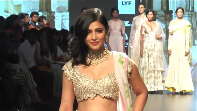 Busty babes बिल्ली फुल एचडी सेक्सी फिल्म वीडियो में खाने